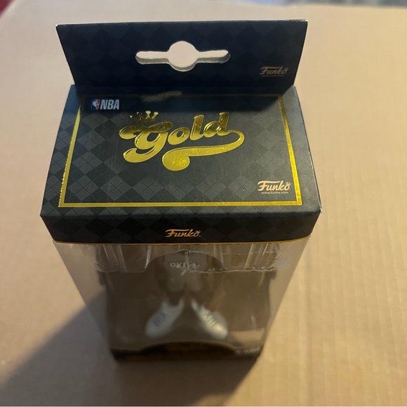 NIB Kevin Durant Funko Gold Figure - Picture 4 of 5